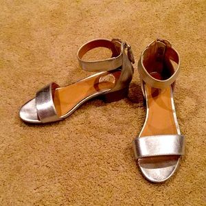 Girl’s silver dress shoes size 3